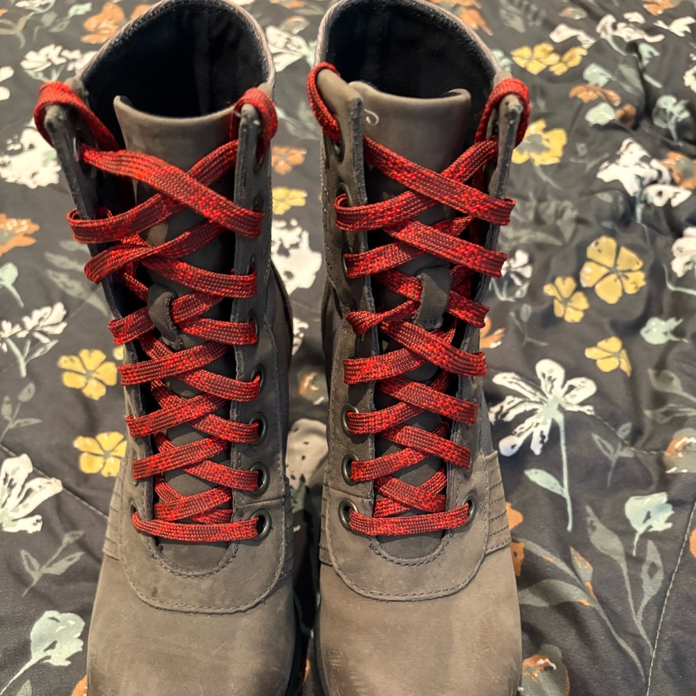 Size 7 taupe Sorel Joan of Arctic wedge boots
